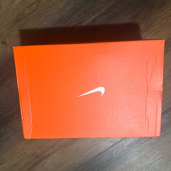 Women’s Nike Lacrosse sneakers size 11 - Picture 2 of 4